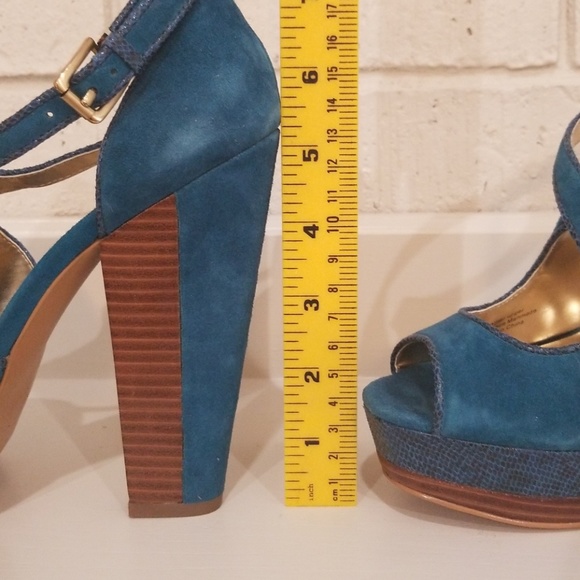 Sexy Blue Falchi Heels - Picture 4 of 5